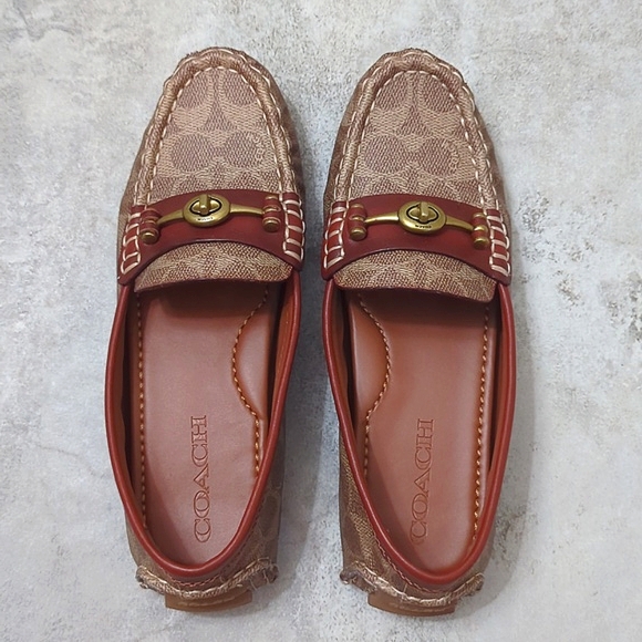 LIKE NEW Coach Women’s Crosby Turnlock Driver Signature Canvas Loafer - Picture 2 of 9